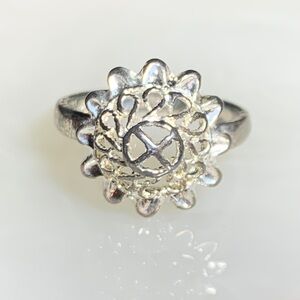 Vintage Sterling Silver Scroll Sunflower Dome Ring Size 7